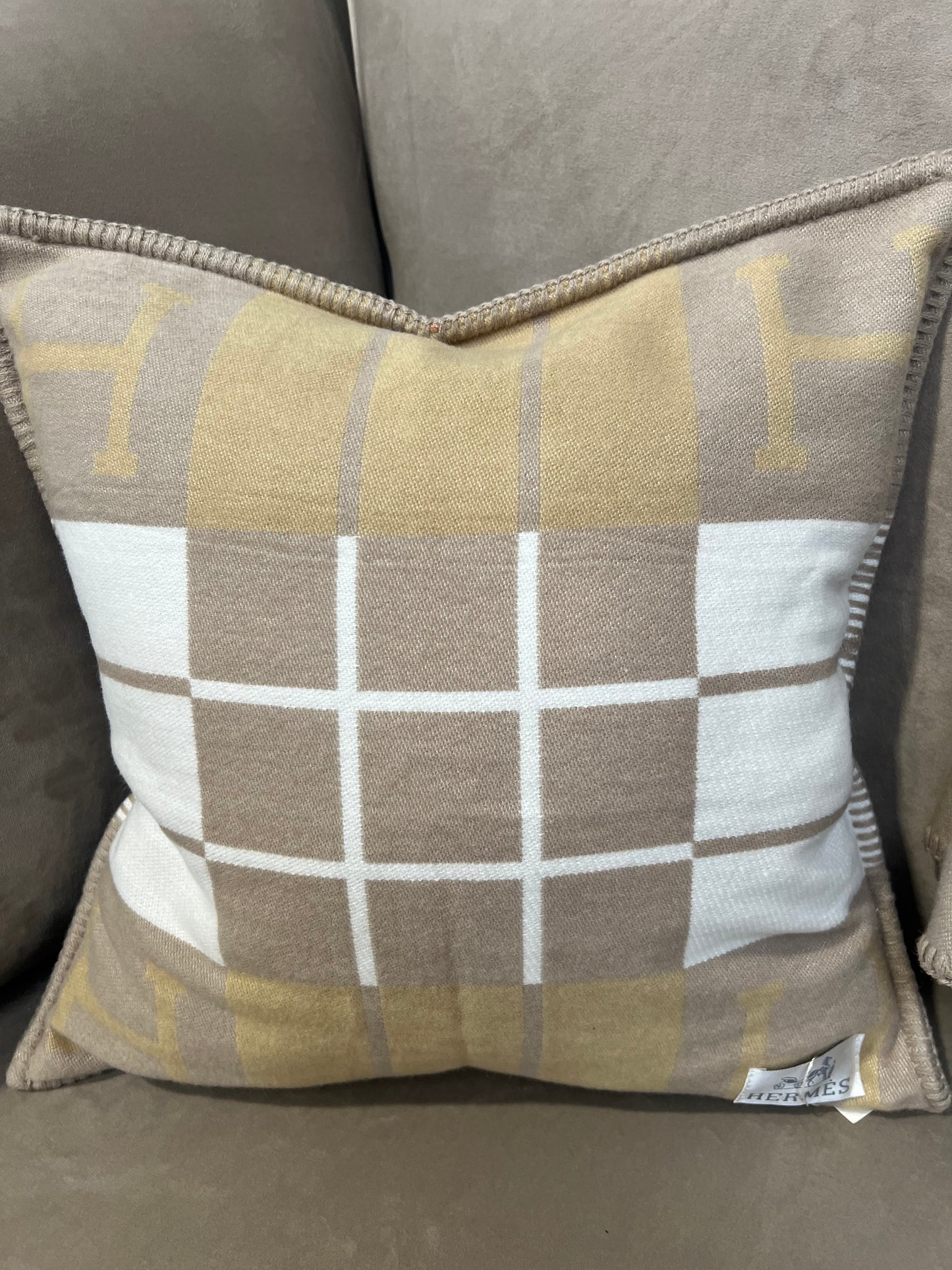 Luxury H Pillow - Cashmere