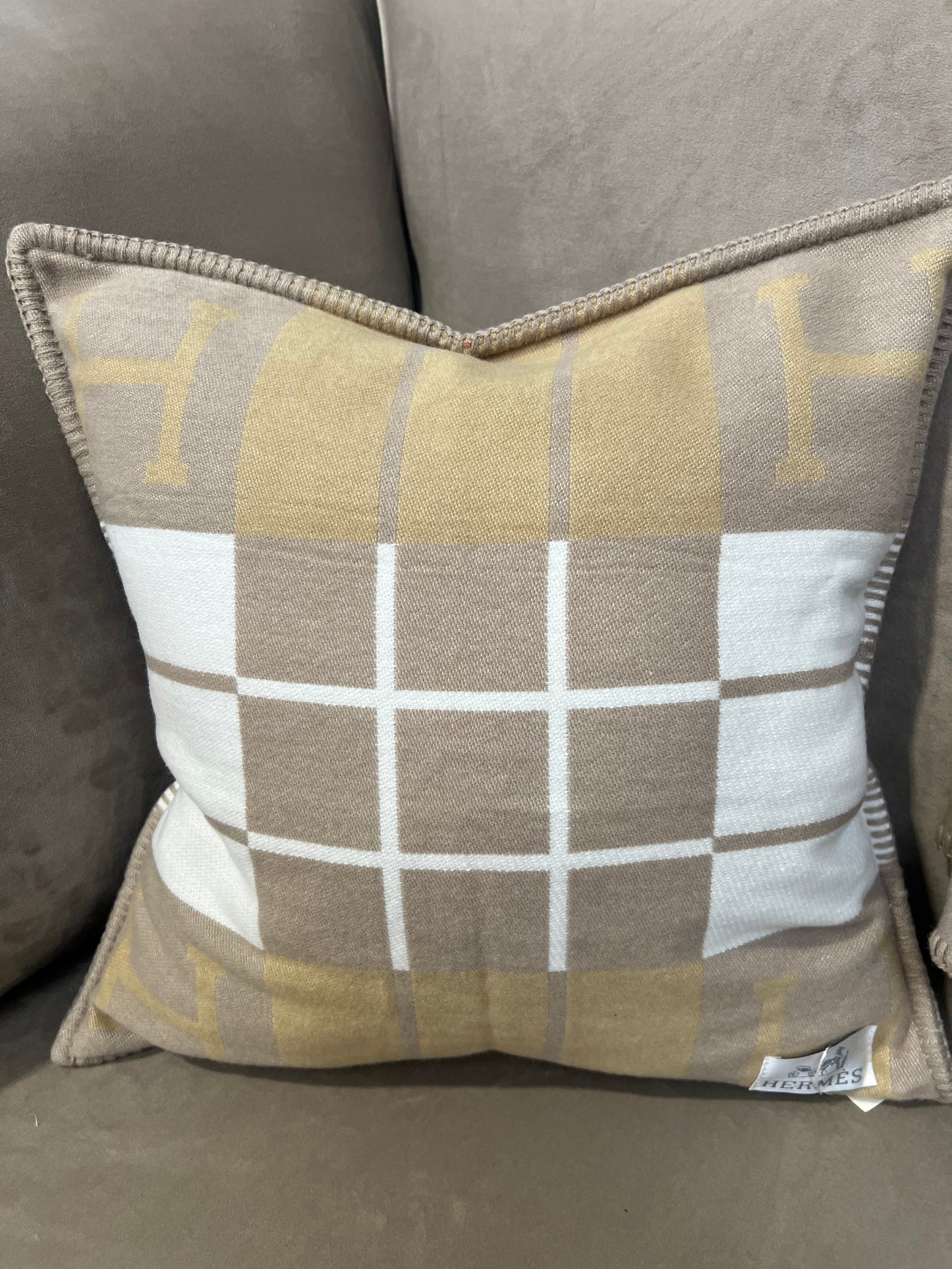Luxury H Pillow - Cashmere