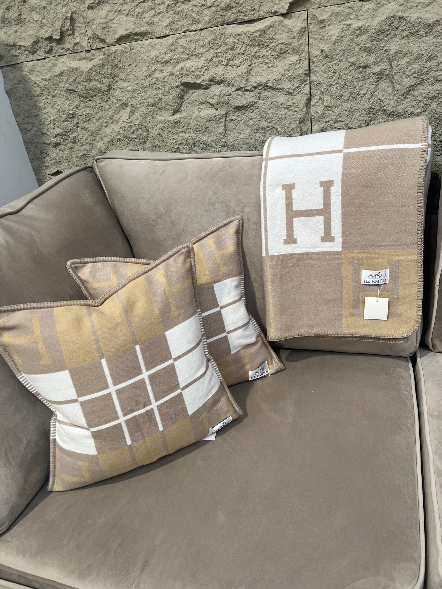 Luxury H Pillow - Cashmere
