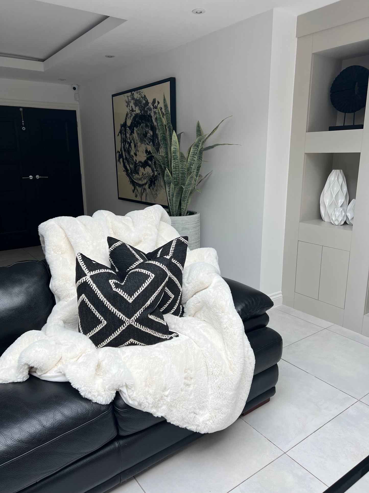 Black Diamond Etched Cushion 18”