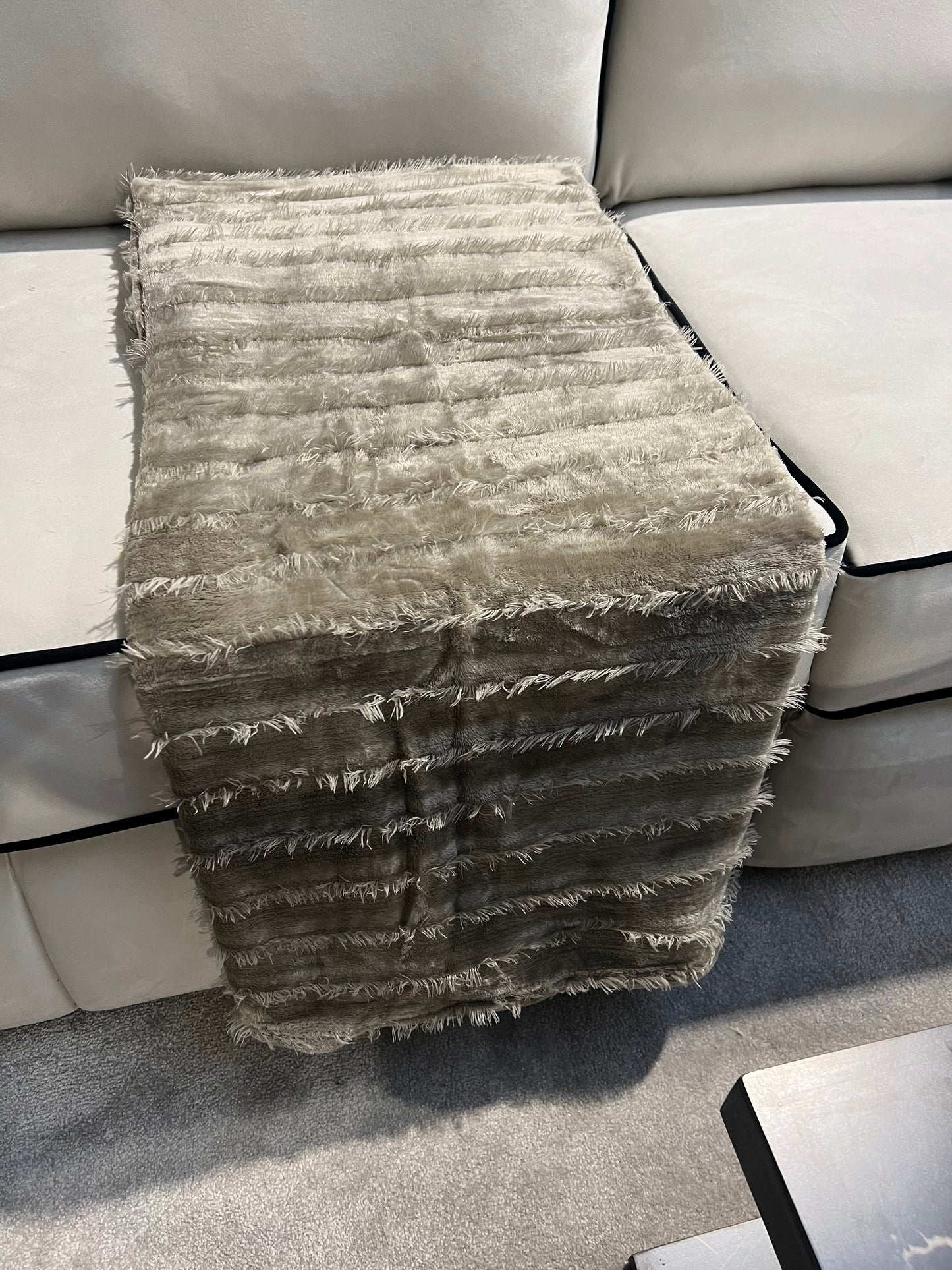 Volga Taupe Throw