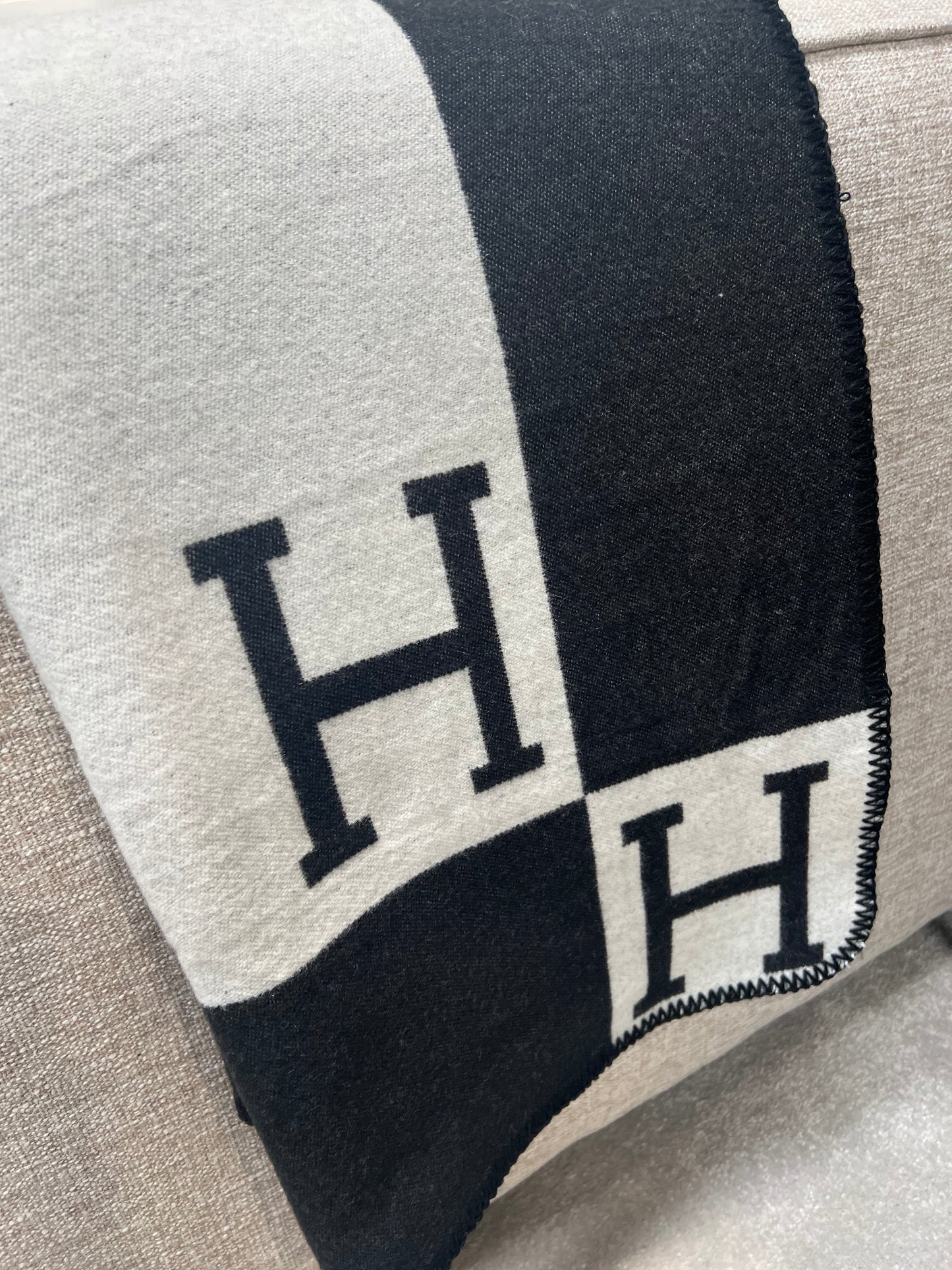 Luxury H Throw, Black & White
