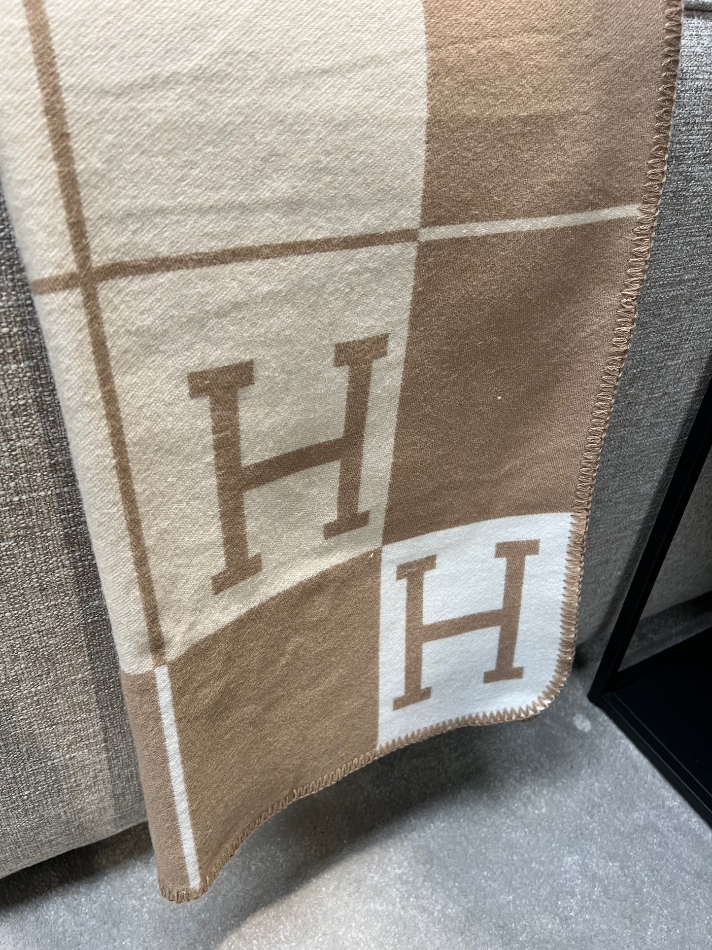 Luxury H Throw - Cashmere