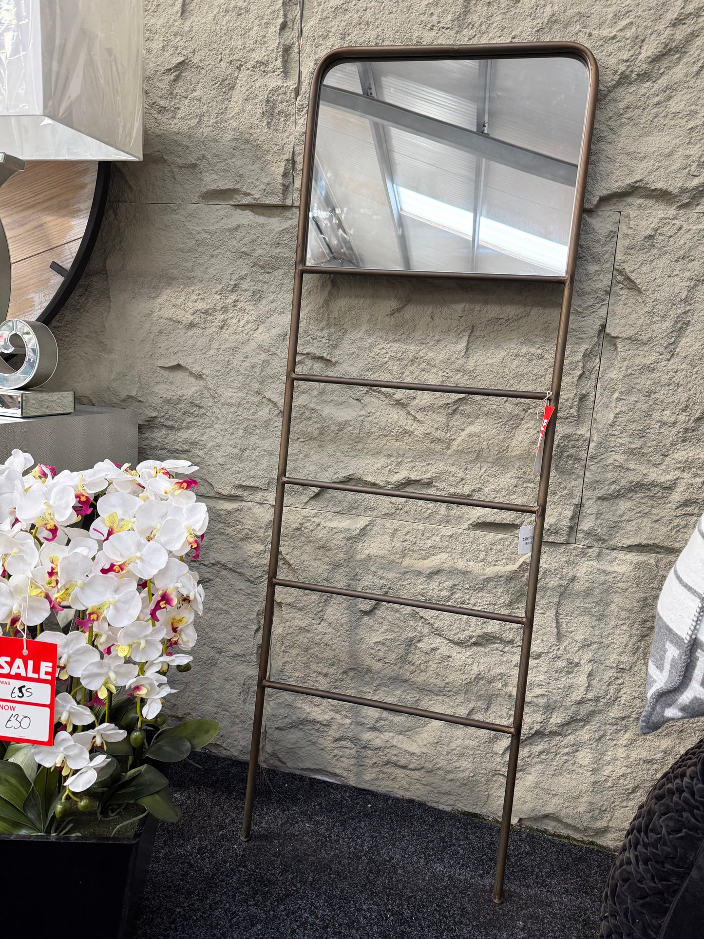 Bronze Mirrored Wall Stand