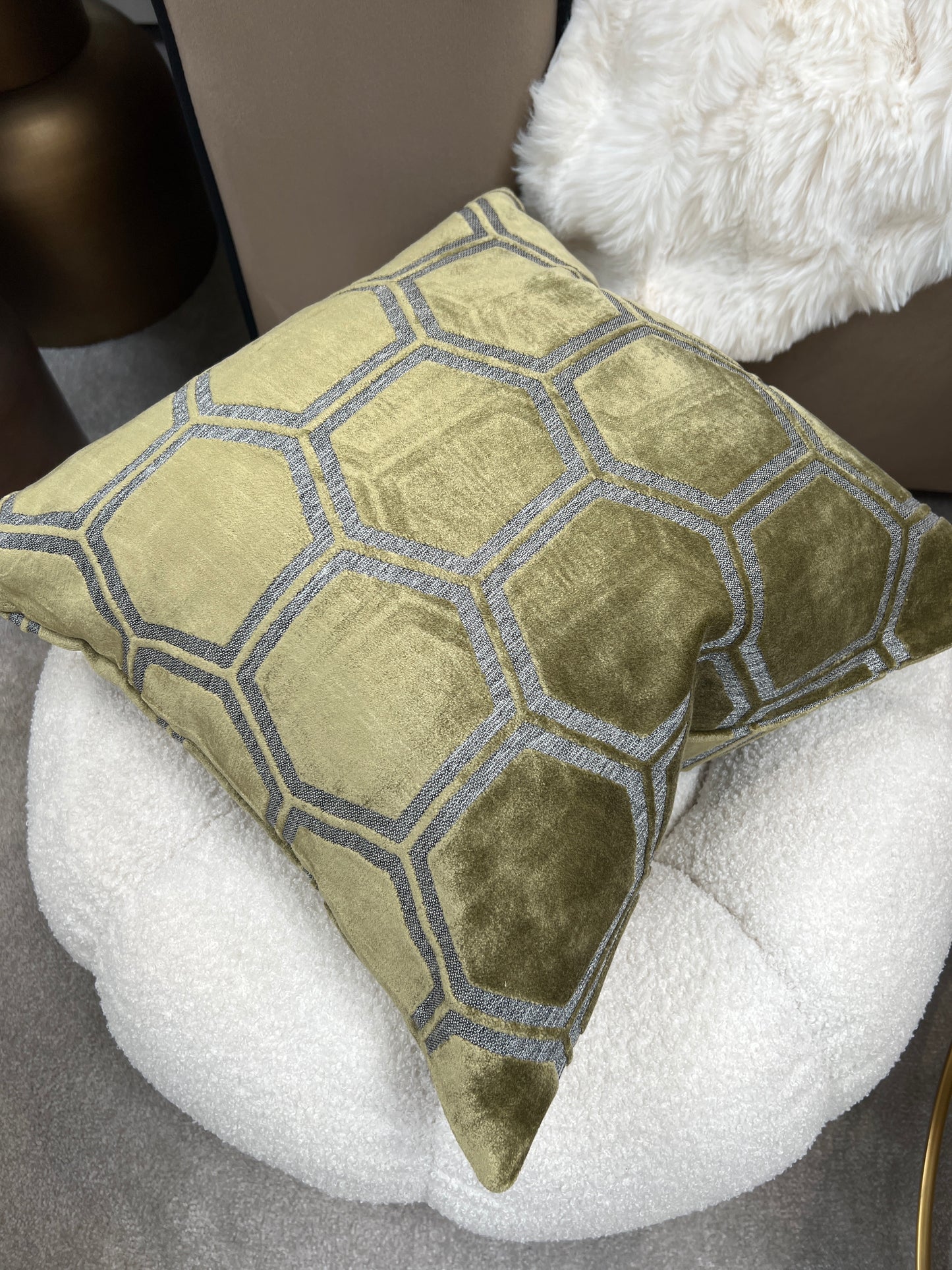 Olive Ivor Cushion 22"