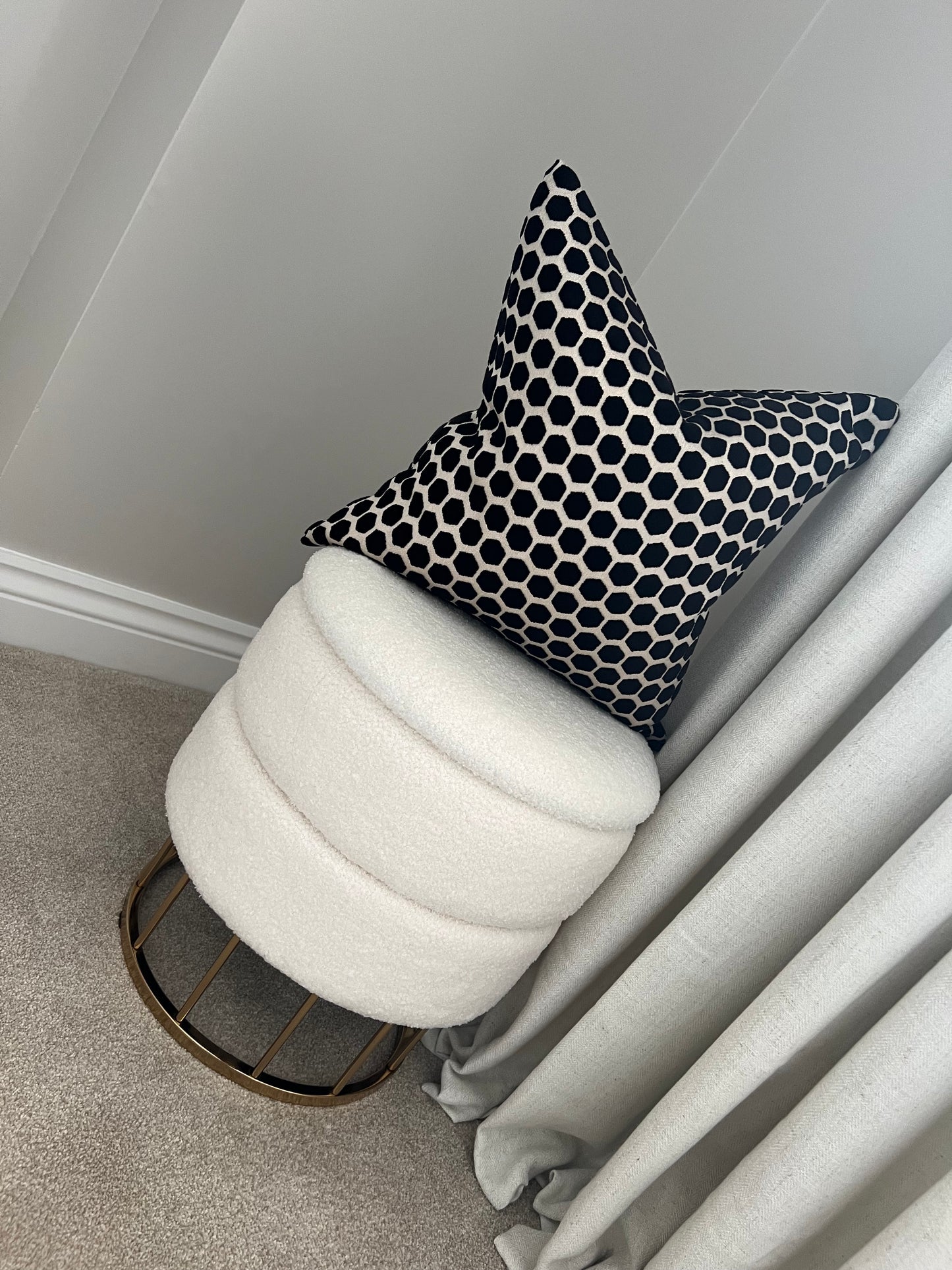 Boucle Fabric Storage Stool In Round In White