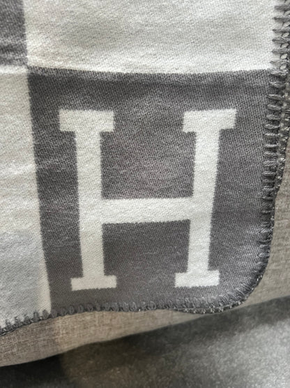 Luxury H Throw, Grey & White