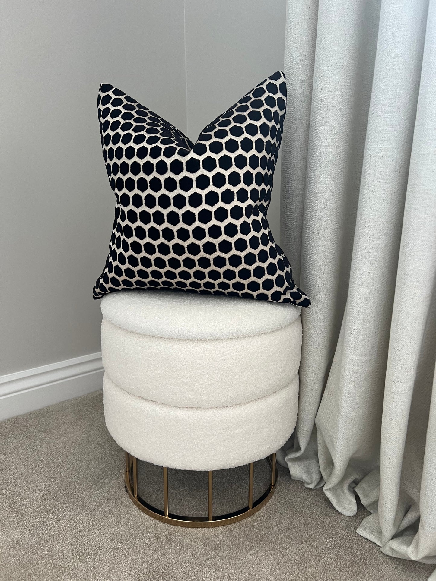 Boucle Fabric Storage Stool In Round In White