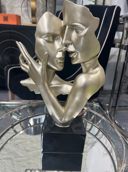 Champagne Gold Kissing Couple