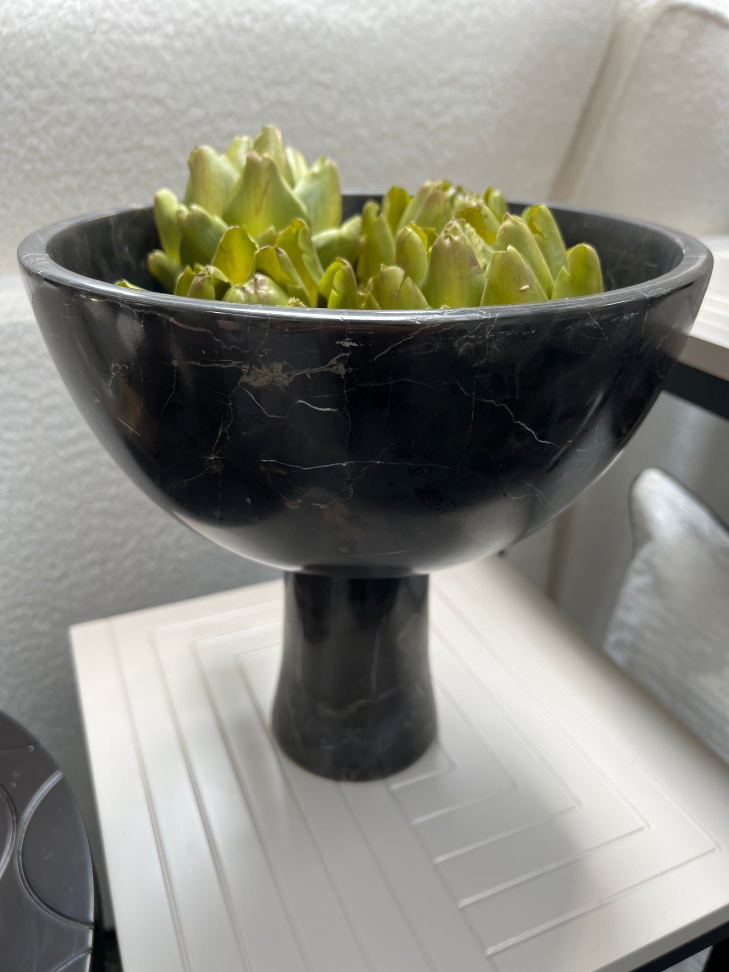 Salmo Large Black Marble Pedastol Bowl