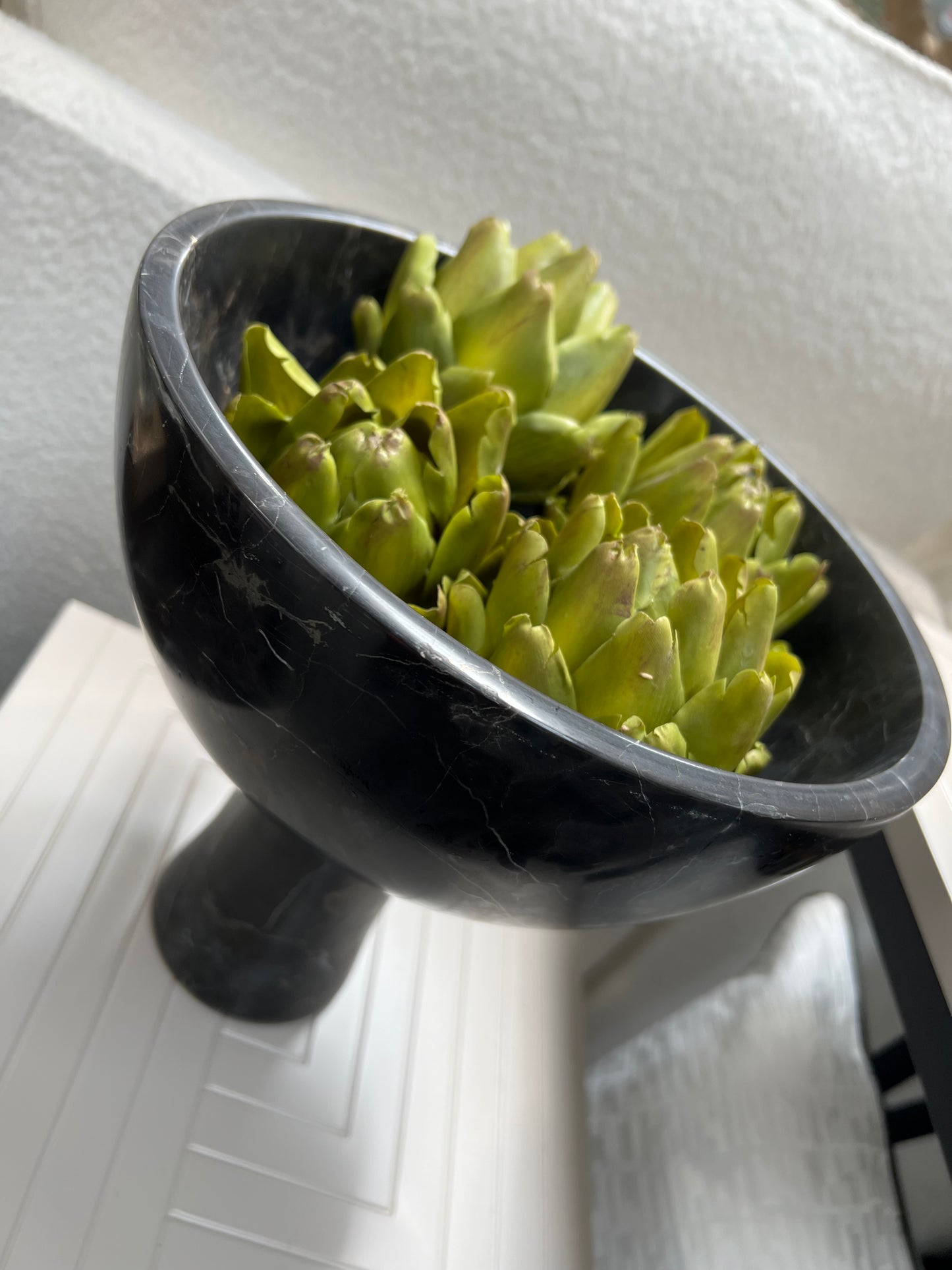 Salmo Large Black Marble Pedastol Bowl