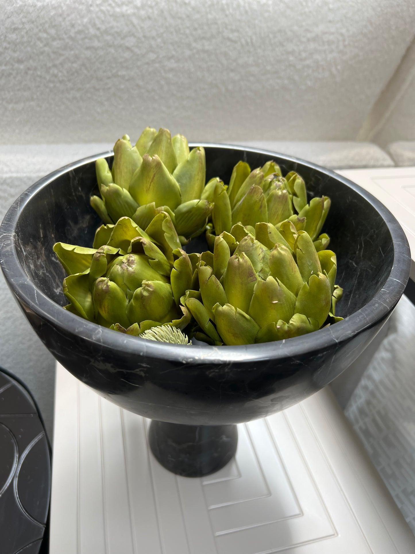 Salmo Large Black Marble Pedastol Bowl