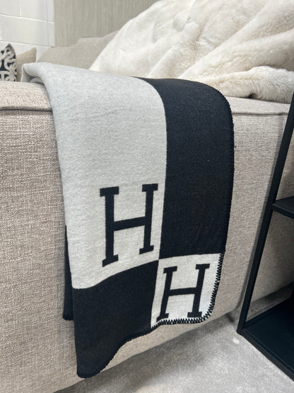 Luxury H Throw, Black & White
