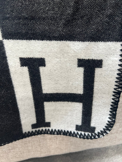 Luxury H Throw, Black & White