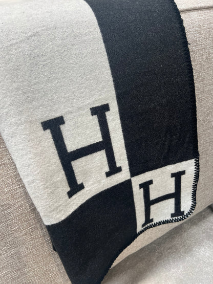Luxury H Throw, Black & White