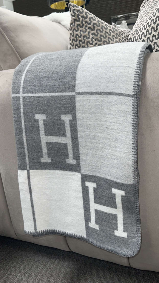 Luxury H Throw, Grey Plaid